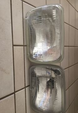 Nissan pickup headlights