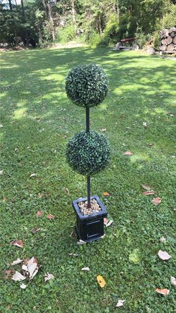 Artificial tree￼