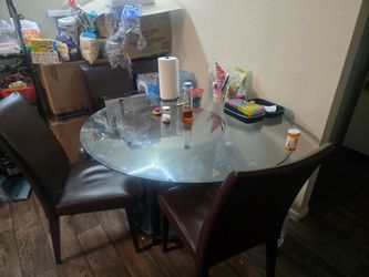 Round table with 6 leather chairs