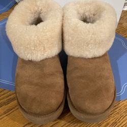 Néw Womans UGG Australian Bootie Slippers Size 6