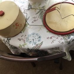 TIN CAKE CARRIER w/glass Cake Holder-$25