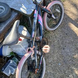 GIRLS 18 INCHE FREE STYLE BIKE  $20 OBO