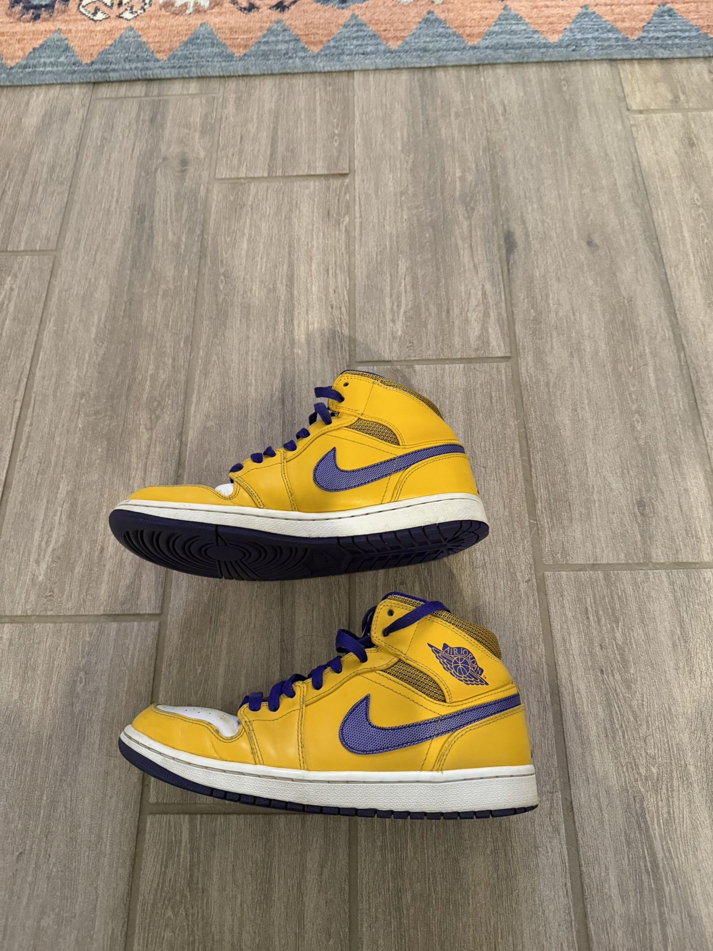 Jordan 1 LA Lakers Color Way
