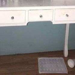 Makeup Table,And Mirror