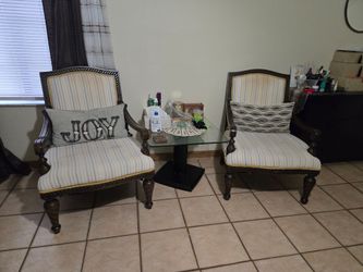Accent chairs