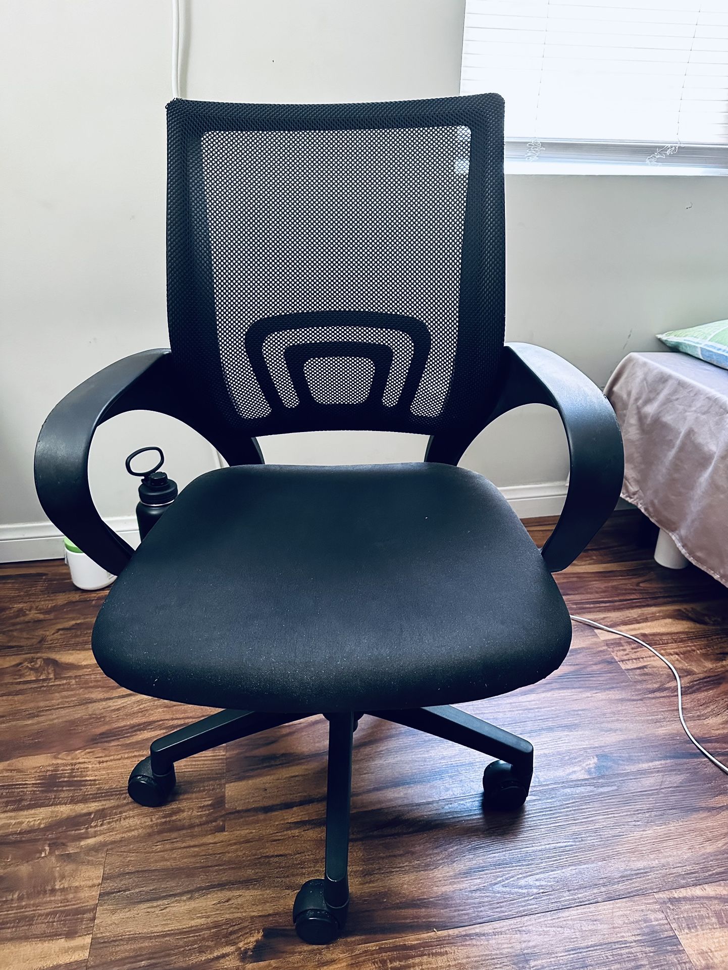 Move Out Sale(2 Office Chair, 1 Patio Chair, Desk, Laundry Basket, Organizer)
