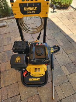 DEWALT
3400 PSI 2.5 GPM Gas Pressure Washer