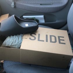 YEEZY SLIDE 