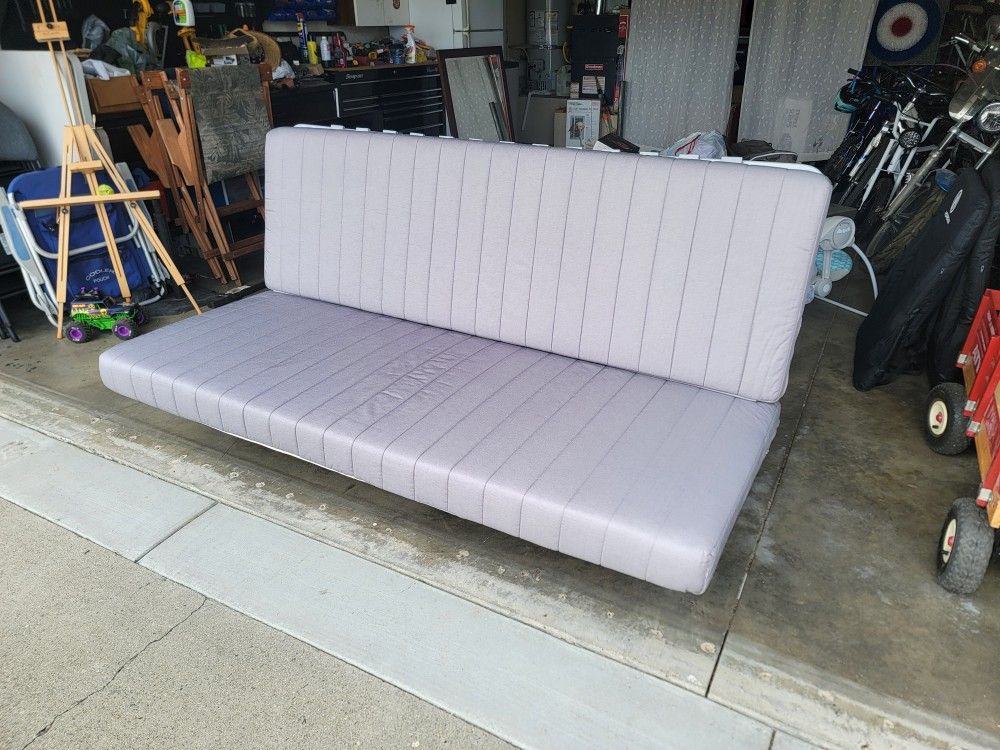 Futon, Bed