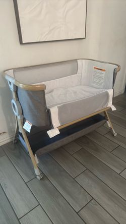 Baby bedside bassinet