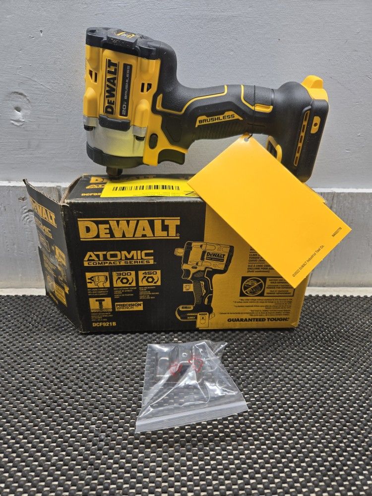DEWALT
Impact Wrench