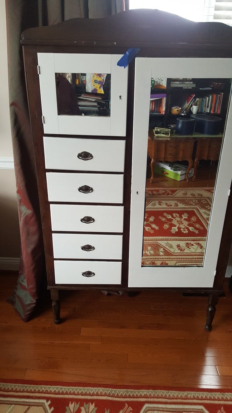 Armoire/Chifferobe