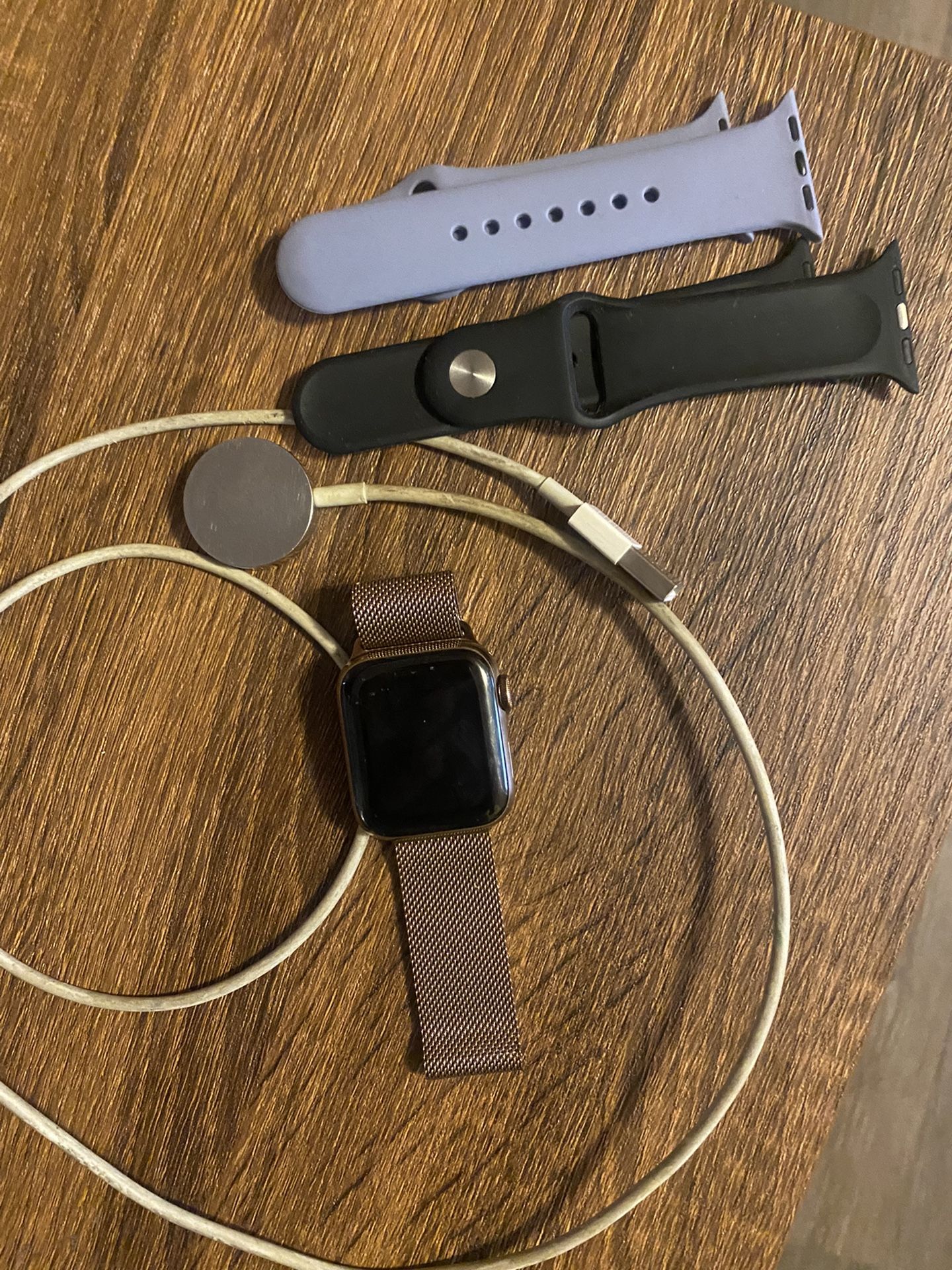 APPLE WATCH SERIES 4 ROSE GOLD EDITION 