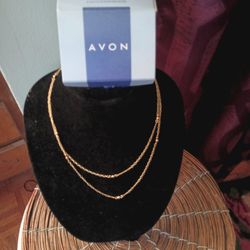 Avon Gold Tone Necklace In Box 
