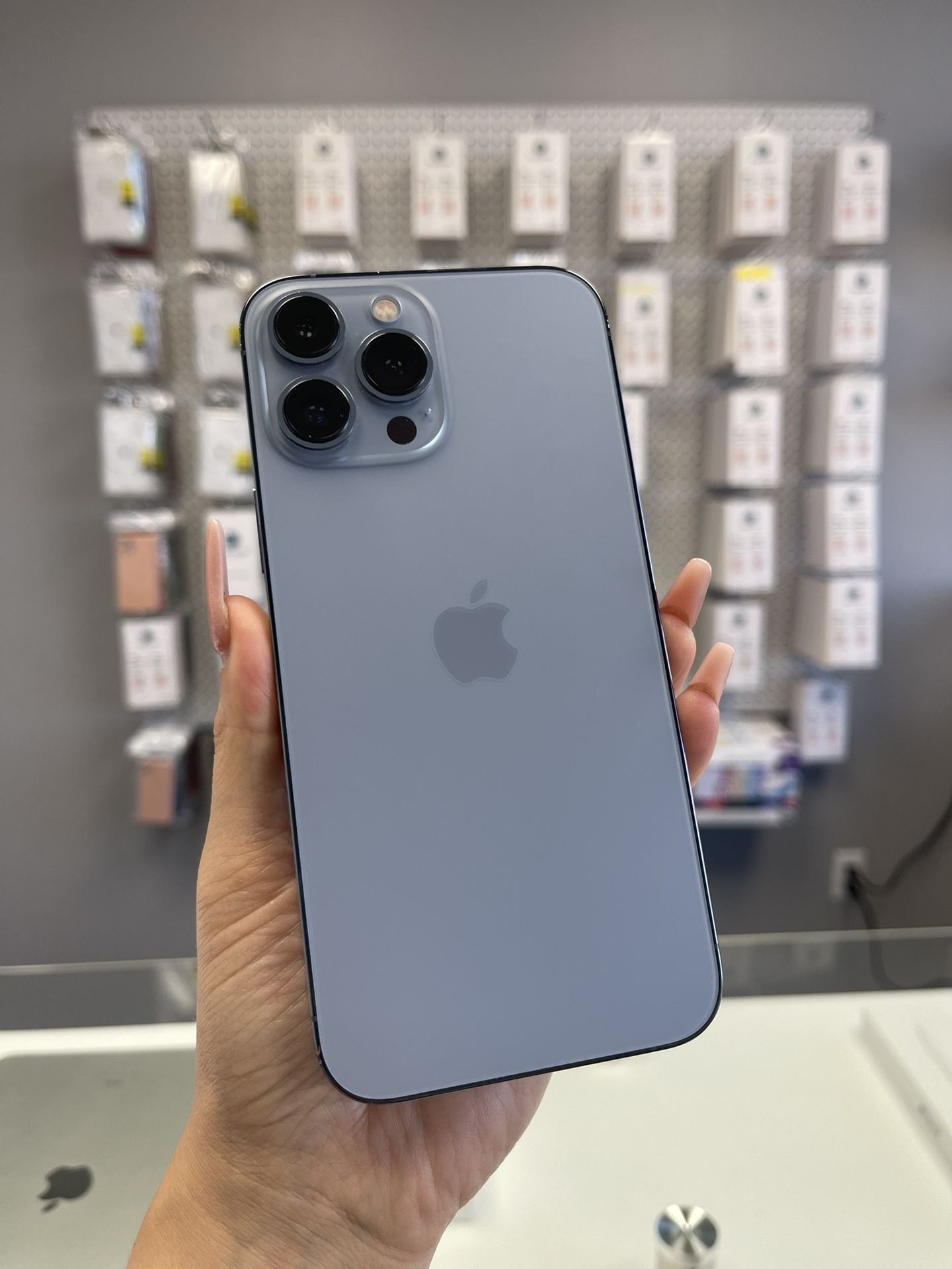 iPhone 13 Pro Max 128Gb Unlocked Like New With Warranty!!! 