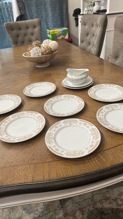 Floral Gold Trim Porcelain Plate Set with Gravy Boat