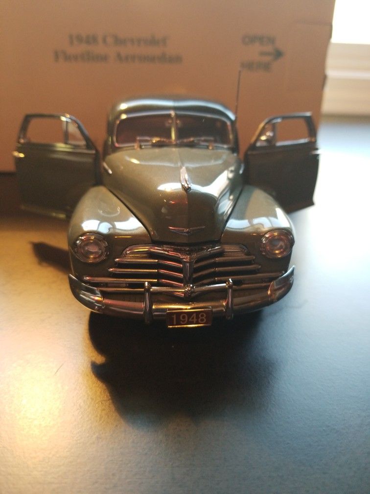 Danbury Mint 1/24 Scale 1948 Fleetline Aerosedan