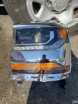 2016 to 2019 Chevy Silverado Headlight Left side
