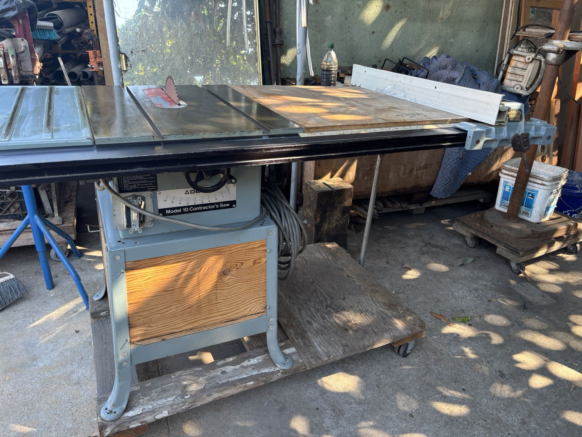 Delta Tabla Saw