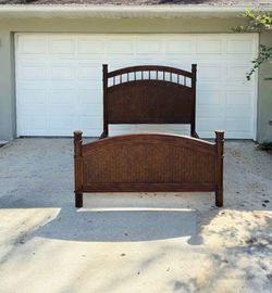 Queen Wood Bed Frame  [FREE Delivery🚚]