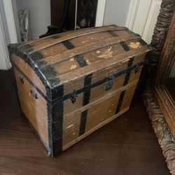 Free Treasure Chest … 32inches length by 20 inches width and the depth inside is 17 inches