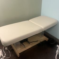 Oak works Massage Table Performmalift
