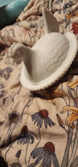 Indiana White Milk Glass  Hen On Nest