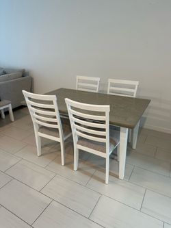 Dining Room Table and Chair Set