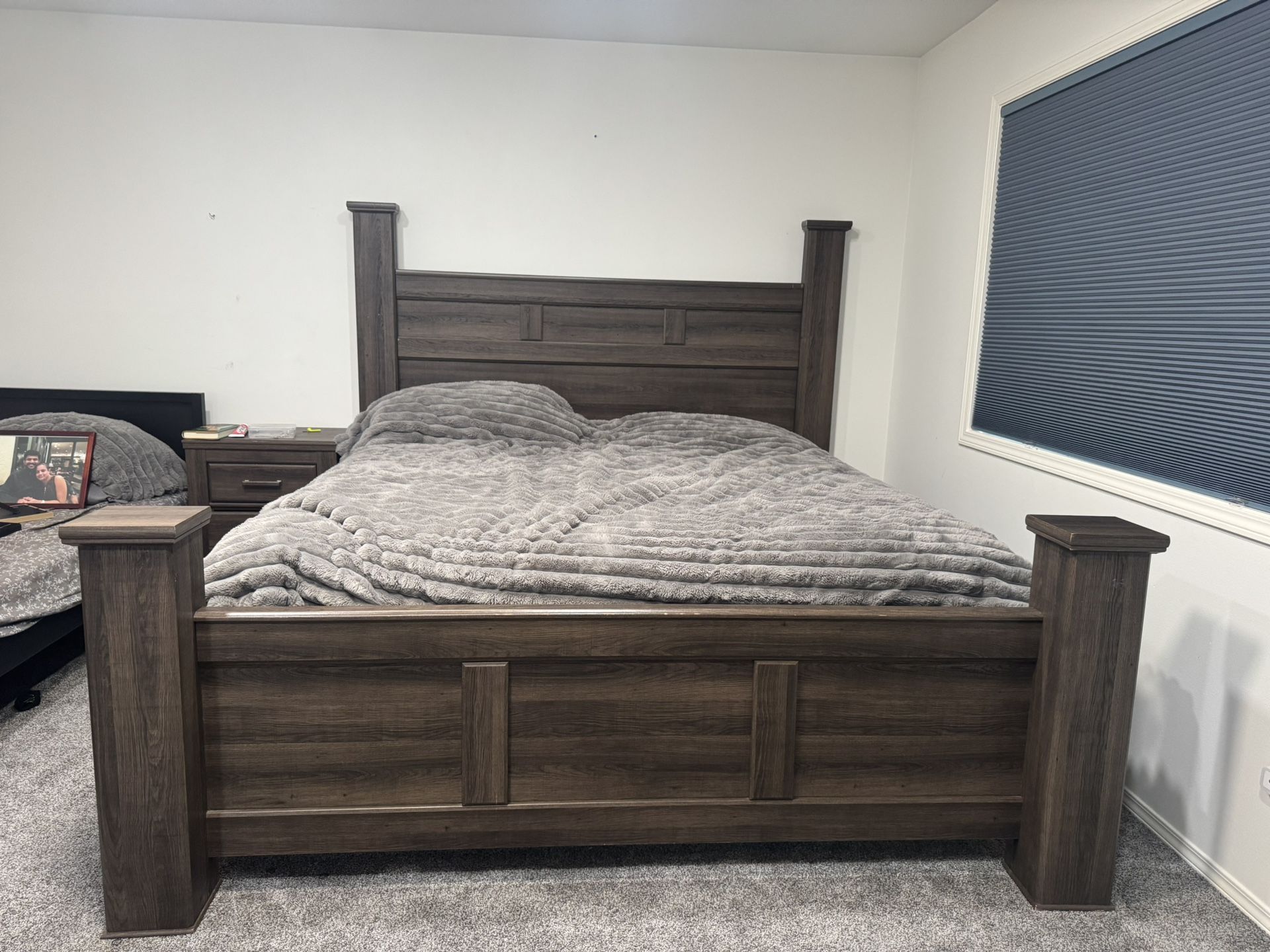 King size bed With One Side Table