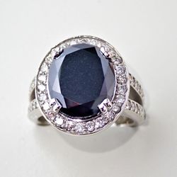 UNIQUE 7.28 Ct BLACK AND WHITE DIAMOND RING