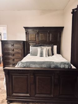 Queen Size Bedroom Frame And Dresser
