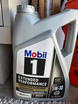 5Qt MobilOne Extended Performance 5W-30 Motor Oil.
