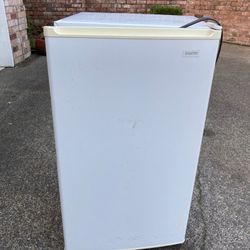 SMEG Mini Cooler for Sale in Seattle, WA - OfferUp