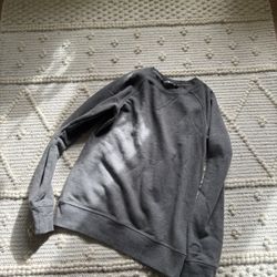 LOW PRICE MOVING- NORTH FACE GREY PULLOVER CREW
