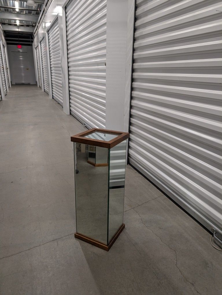 Square Mirrored Pedestal Stand