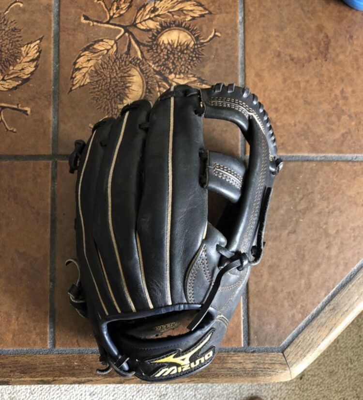 Mizuno Baseball Glove