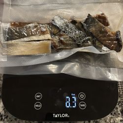 DIY Fresh Dogs Cats Treats Dry salmon Skin Vacuum Sealed 8oz