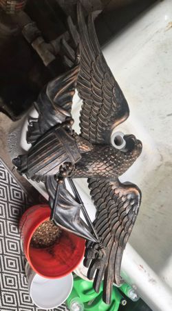 VINTAGE 1959 MOLDED PLASTIC AMERICAN EAGLE.