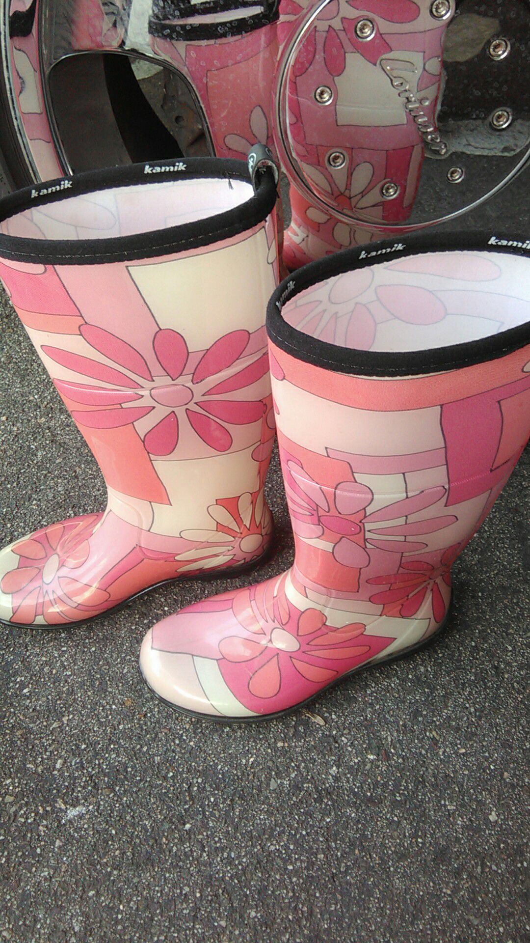 Ladies rain boots size 6