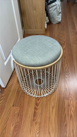 Storage basket ottoman