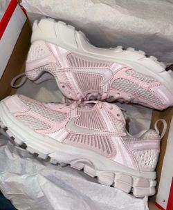 Light pink Nike vomero 5