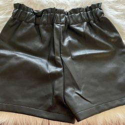 Leather Shorts. Size:M