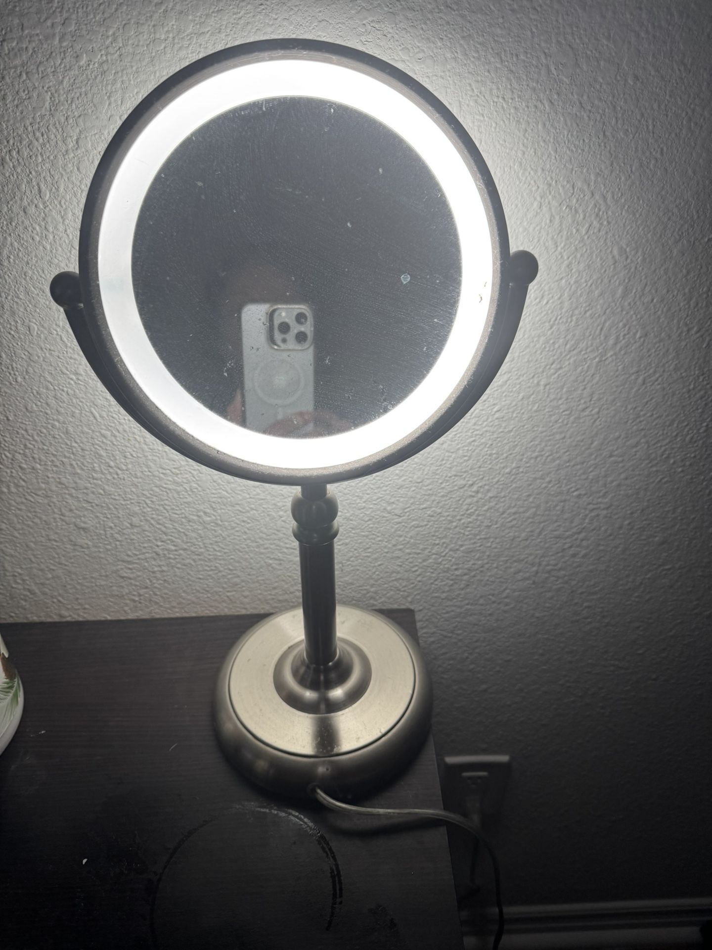 Mirror With Light