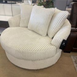 Lindyn Ivory Oversized Chair 🌺 Financing Available 