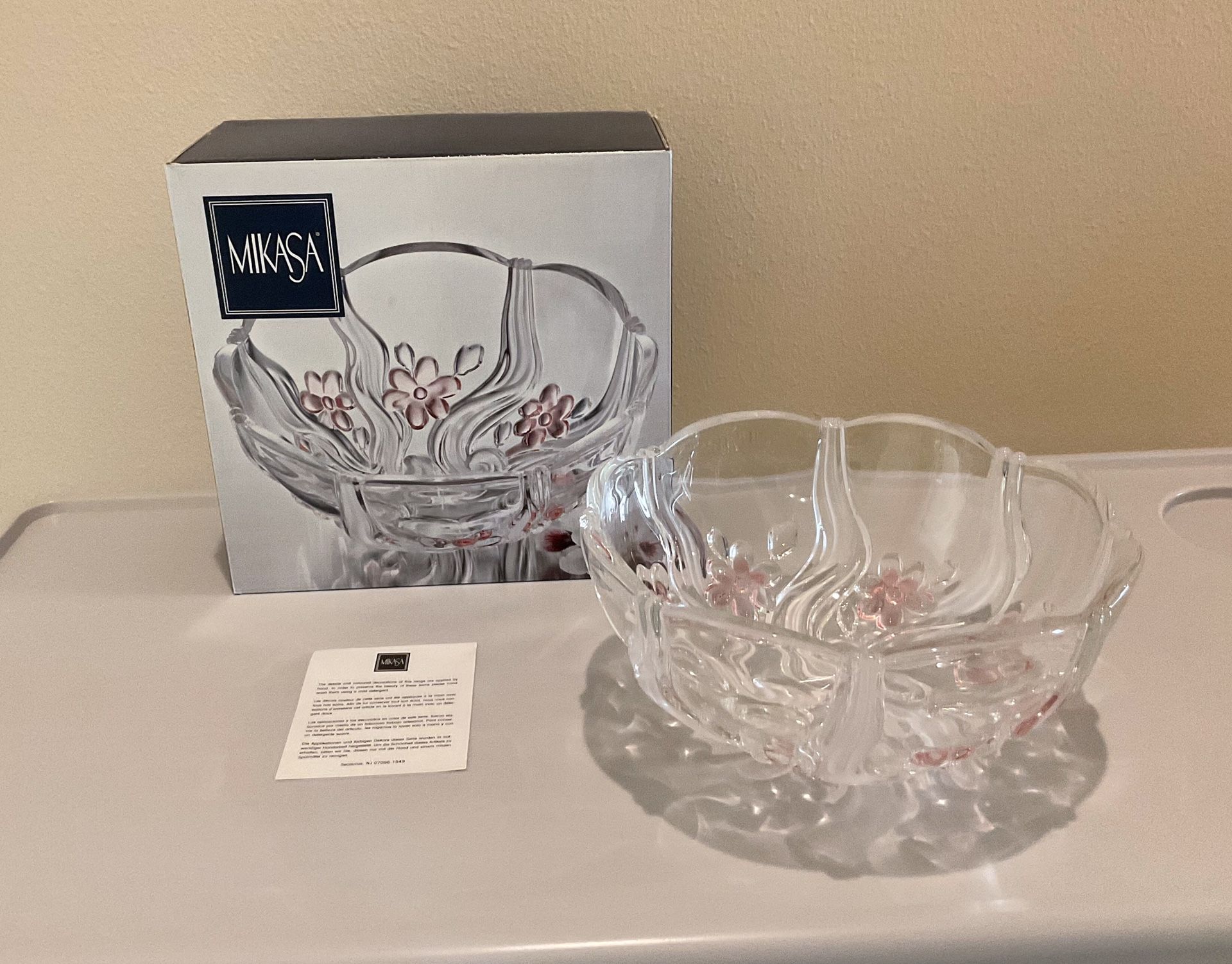 Floral Dance Pink Frost glass bowl - 8.5 in - Mikasa