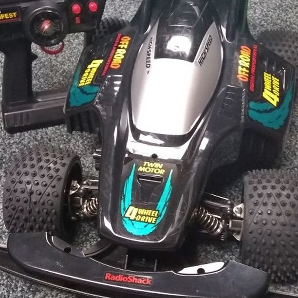 RC Radio Shack Remote Control Tempest Twin Motor 4 Wheel Drive Car