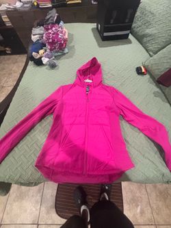 Women’s zip ups