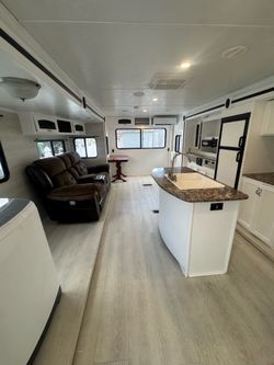 2015 Prime Time Avenger RV 35 ft