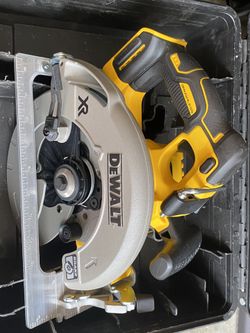 DEWALT 20-Volt MAX Lithium-Ion Cordless Brushless 7-1/4 in. Circular Saw with Brake (Tool-Only)