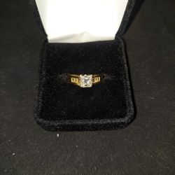 14k 5.7g 1.33 Carat Ring 